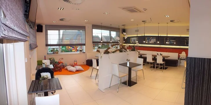 Tenis a pak posezení nad kafíčkem a dortem v Muffin Café