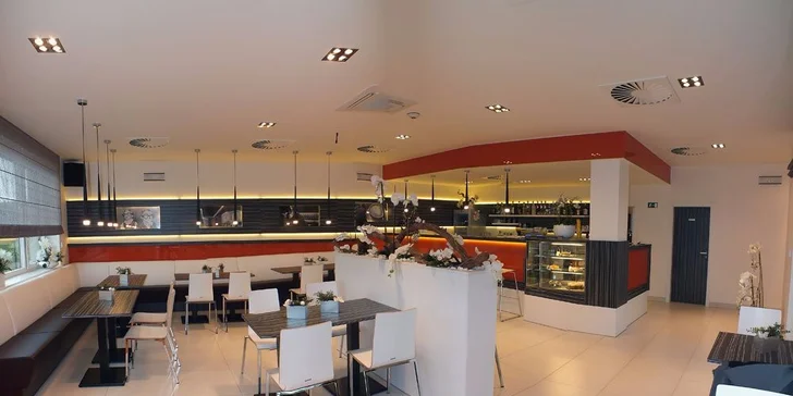 Tenis a pak posezení nad kafíčkem a dortem v Muffin Café