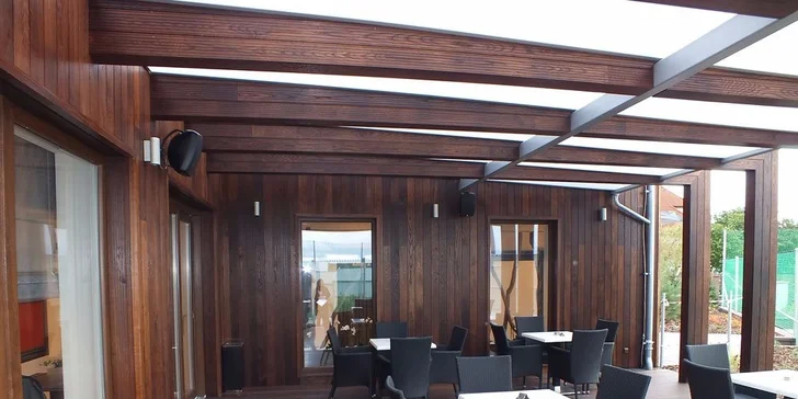 Tenis a pak posezení nad kafíčkem a dortem v Muffin Café