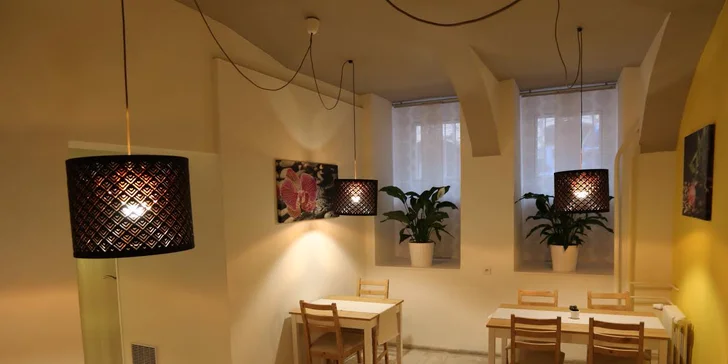 Dva veganské burgery s přílohou ve Veggie Pointu