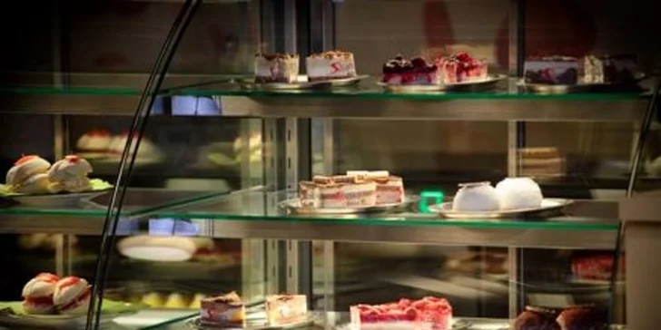 50 Kč za Espresso, minerální vodu Bonaqua a slané nebo sladké občerstvení. Palačinky, sendvič, zákusek, koláč či pohár. Potěšení pro mlsný jazýček se slevou 54 %.
