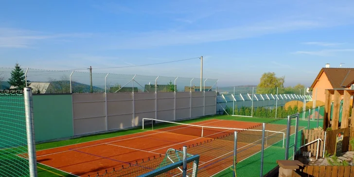 Tenis a pak posezení nad kafíčkem a dortem v Muffin Café