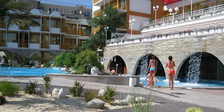 Všechny pokoje mají vlastní balkon, kde si můžete vychutnat ranní kávu nebo večerní sklenku vína při poslechu vzdáleného příboje.