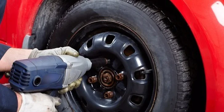 Přezujte auto na jaro - výměna celých kol či přezutí pneumatik
