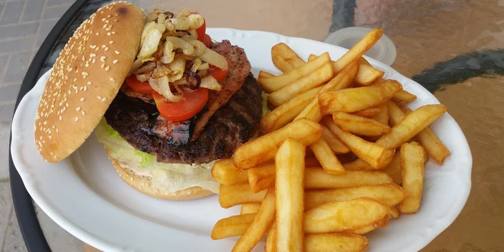 300g burger Speciál s hranolky