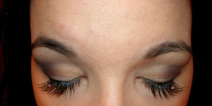 Prodloužení a zhuštění řas metodou řasa na řasu Blink lash Stylist & Care + kartáček