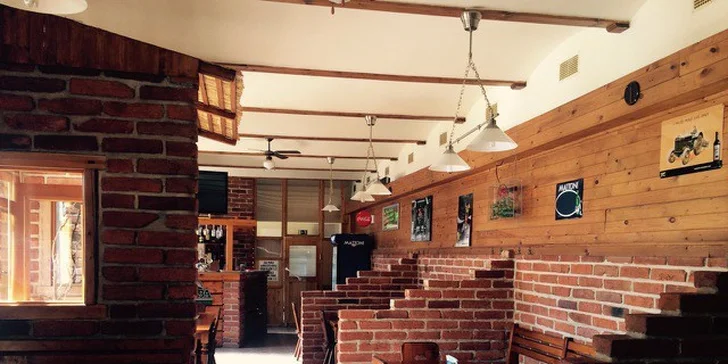 Poctivý burger Speciál s porcí zlatavých hranolků ve Steak&Burger Baru