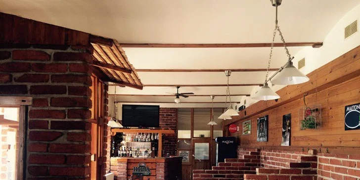 Poctivý burger Speciál s porcí zlatavých hranolků ve Steak&Burger Baru