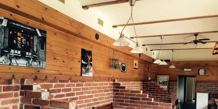 Poctivý burger Speciál s porcí zlatavých hranolků ve Steak&Burger Baru