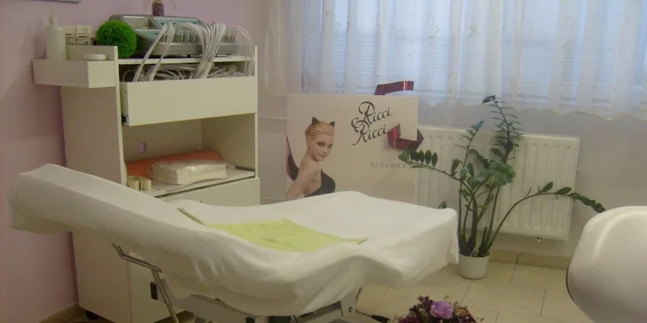 Zdravotní masáž zad a šíje alpským kamenným olejem přímo v centru Plzně