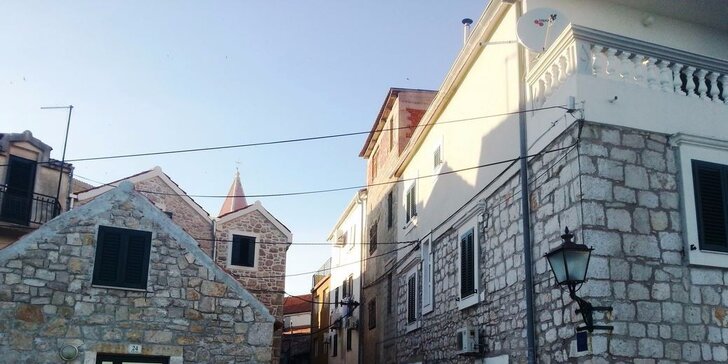 Dovolená v malebném chorvatském městečku Pirovac s dopravou a polopenzí