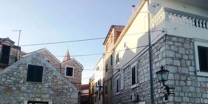 Dovolená na překrásné pláži chorvatského letoviska Pirovac