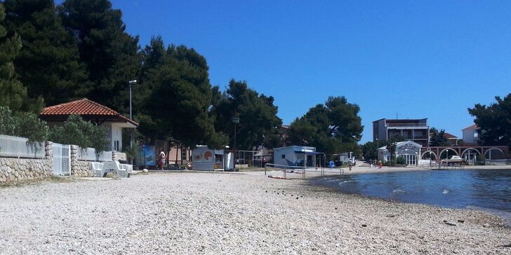 Dovolená na překrásné pláži chorvatského letoviska Pirovac