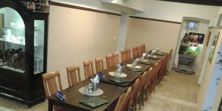 Dva smažáčky s porcí hranolků a výtečnou domácí tatarkou