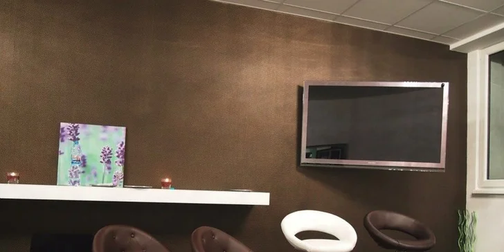 Odstranění vrásek botulotoxinem nebo obličejové výplně