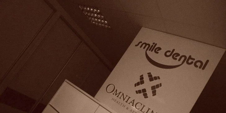 Odstranění vrásek botulotoxinem nebo obličejové výplně