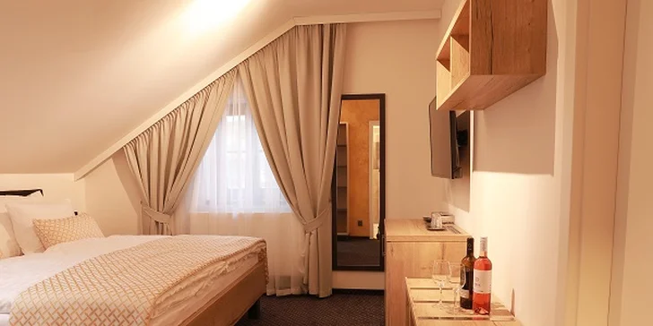 Vybrat si můžete ze tří typů pokojů: Economy (14 m²), Superior (19 m²) a Deluxe (33 m²). 