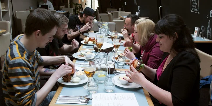 Bohaté burger menu v srdci Karlína pro 1 nebo 2 gurmány