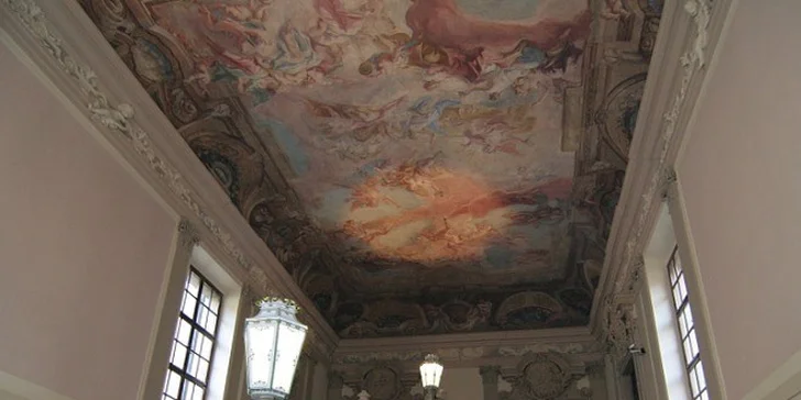 Smyčce v barokním paláci