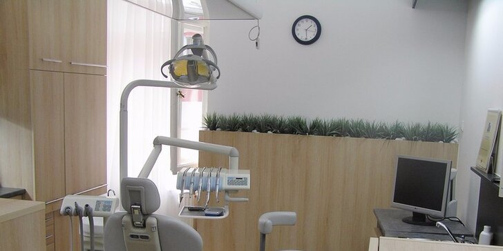 Dentální hygiena s air-flow v holešovické klinice
