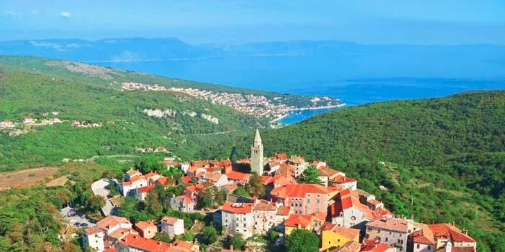 4 dny u moře v chorvatském Rabacu s polopenzí a dopravou