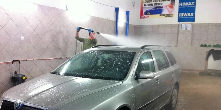 Ruční mytí vozu, tepování, impregnace kůže a další péče v Time Wash Cars