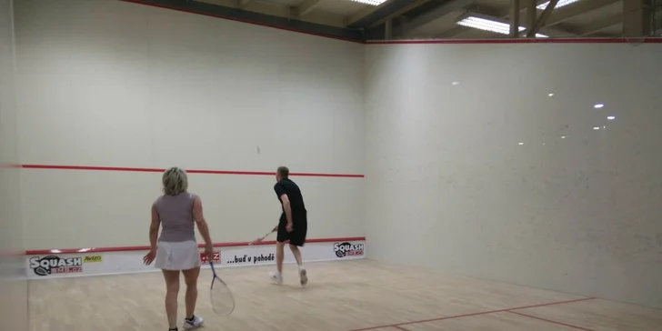 Hodina pronájmu kurtu na squash nebo ricochet