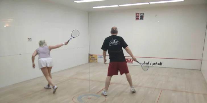 Hodina pronájmu kurtu na squash nebo ricochet