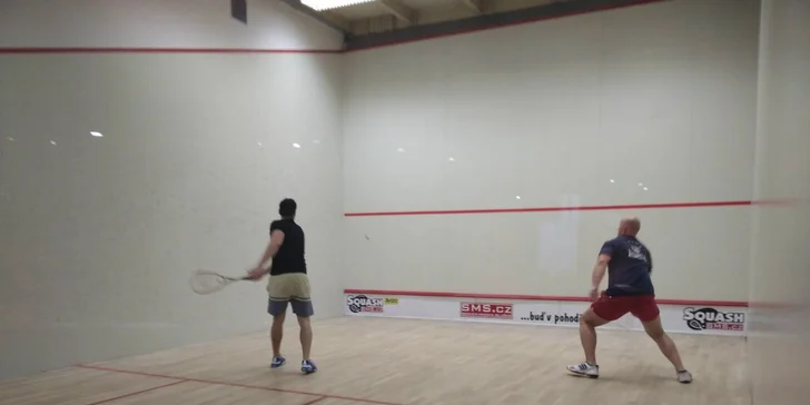 Hodina pronájmu kurtu na squash nebo ricochet