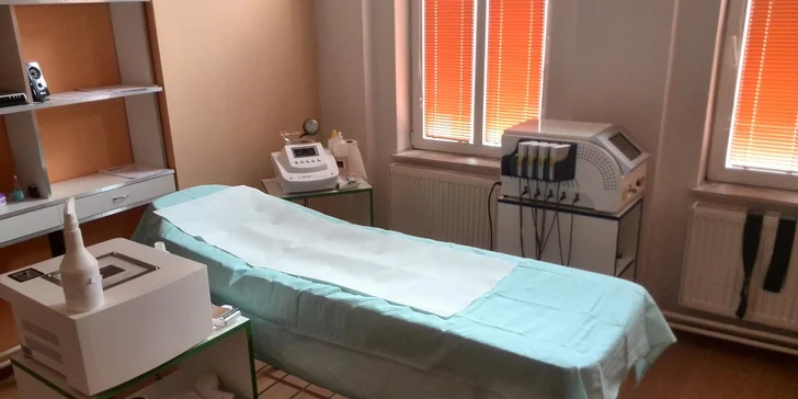 Roční permanentka na liposukci nebo kryolipolýzu