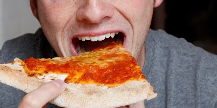 Hodina bowlingu a dvě velké pizzy až pro 6 osob