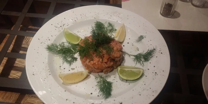 500g tataráku z pravé hovězí svíčkové nebo lososa