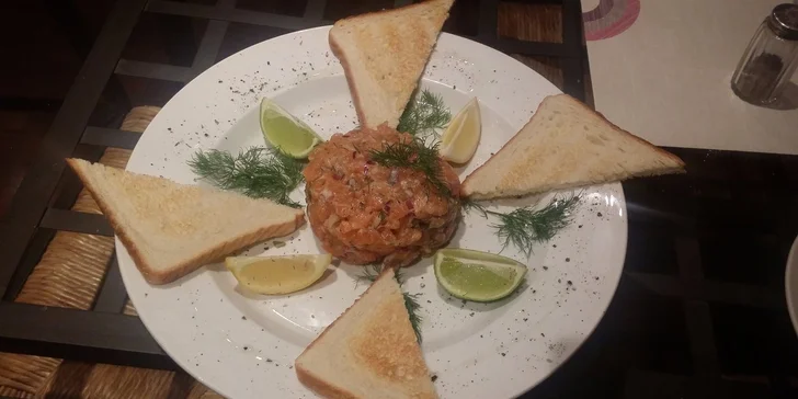 500g tataráku z pravé hovězí svíčkové nebo lososa