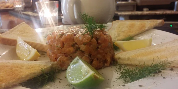 500g tataráku z pravé hovězí svíčkové nebo lososa