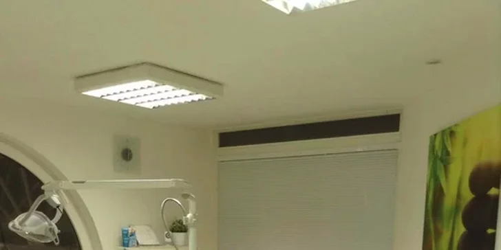 Profesionální bělení zubů na klinice Amradent