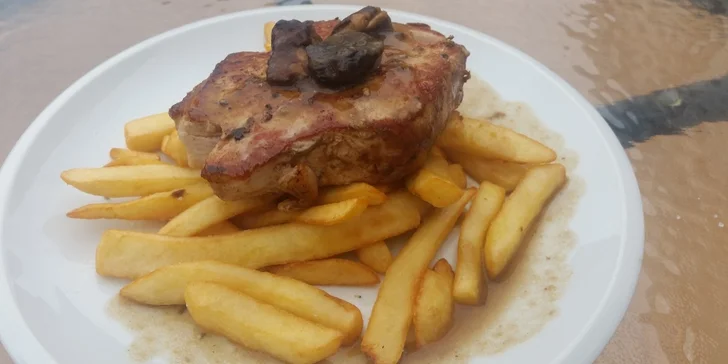 Dva steaky z amerického masa Duroc s přílohami