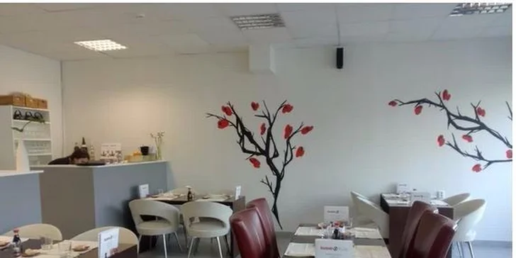 Degustační sushi menu v japonské restauraci