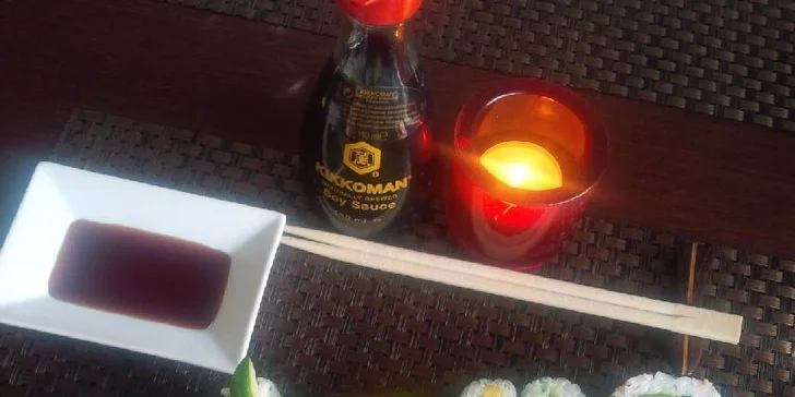 Degustační sushi menu v japonské restauraci