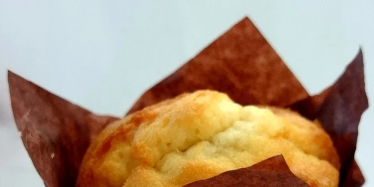 Výtečná snídaně v Yobaru - parfait, muffin i nápoj