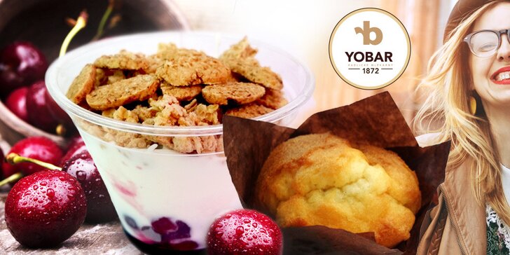 Výtečná snídaně v Yobaru - parfait, muffin i nápoj