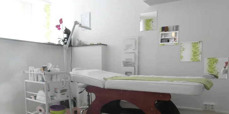 Kosmetické hydratační ošetření s mikrodermabrazí a kys. hyaluronovou