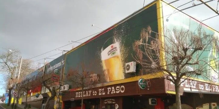 Double chedar burger + hranolky a dip z pečených paprik