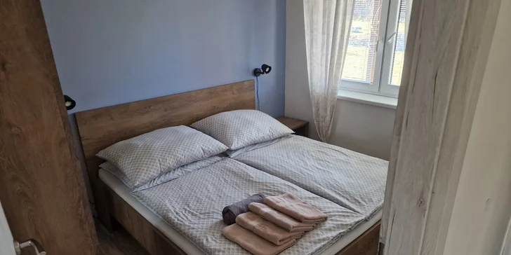 Nechybí ani televize a bezplatné připojení k internetu.