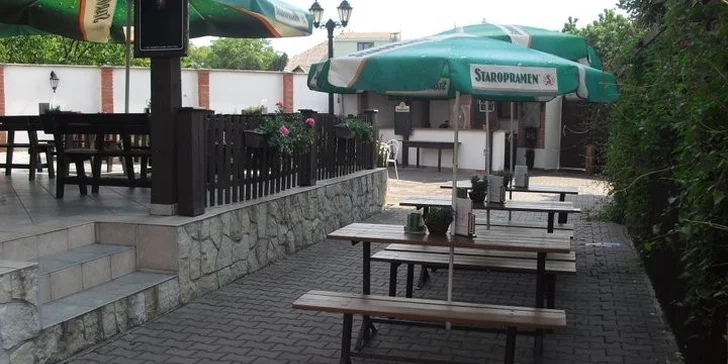 Burger menu pro dva s hranolkami a pivem v Dašickém Dvoře