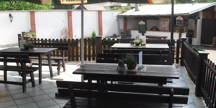 Burger menu pro dva s hranolkami a pivem v Dašickém Dvoře