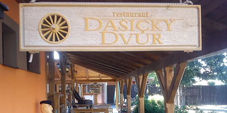 Burger menu pro dva s hranolkami a pivem v Dašickém Dvoře