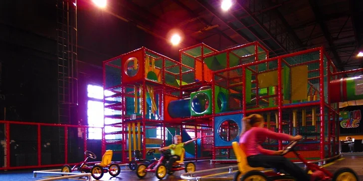 Vstup do rodinného zábavního centra Koala Café a limonáda k tomu