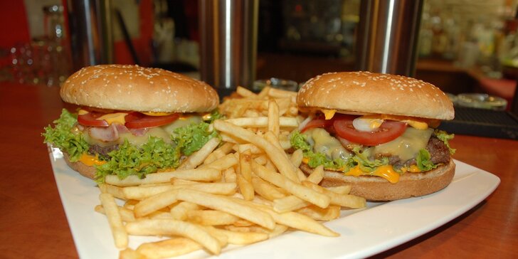 Dva hovězí burgery a hranolky v Clubu Nirvana