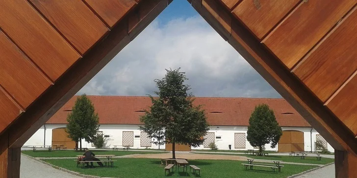 Romantický pobyt na 1 nebo 2 noci v barokním statku Benice