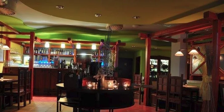 Hovězí Big Burger + hranolky a cibulové kroužky